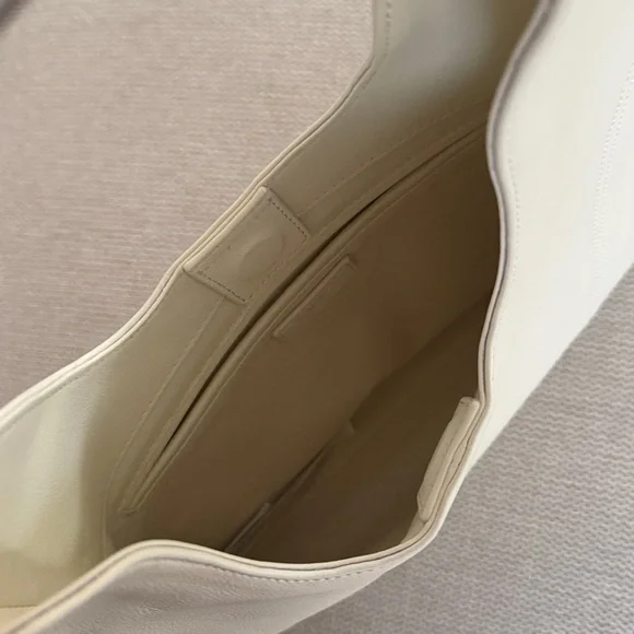 NWT Mango LEATHER SHOULDER BAG WITH
METAL HANDLE - Picture 9 of 9